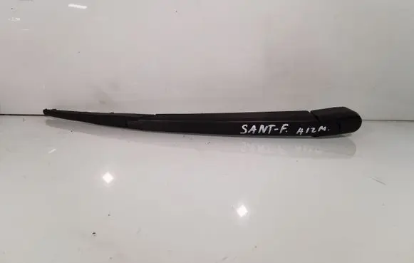 Rear wiper blade arm
