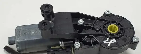 Mercedes-Benz E W212 Seat adjustment motor 0390203324