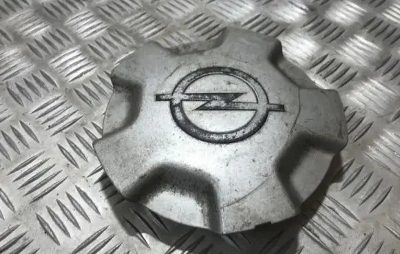 Opel Kadett D Original wheel cap 90126134 2512689
