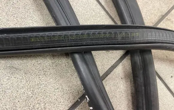 Mercedes-Benz Vito Viano W639 Front door rubber seal A6397210080