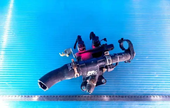 Volvo C30 Thermostat/thermostat housing SP5280 8K556AA