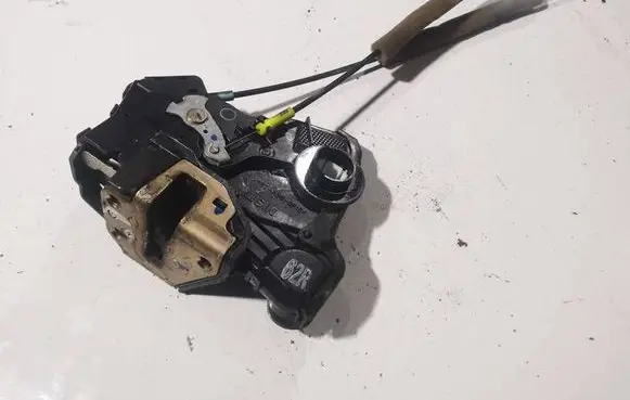 Toyota Corolla E120 E130 Front door lock 