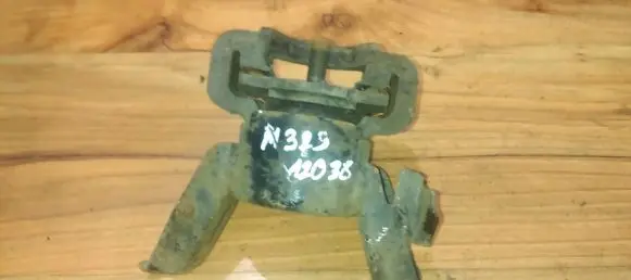 Mazda 323 Engine mount bracket