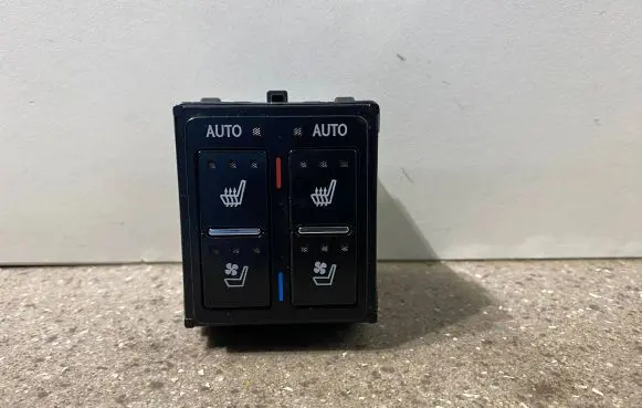 Lexus RX 450H Seat heating switch 8475248010 75J230