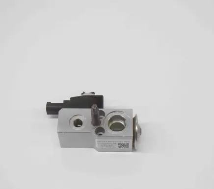 Tesla Model 3 Air conditioning (A/C) expansion valve 110187800A