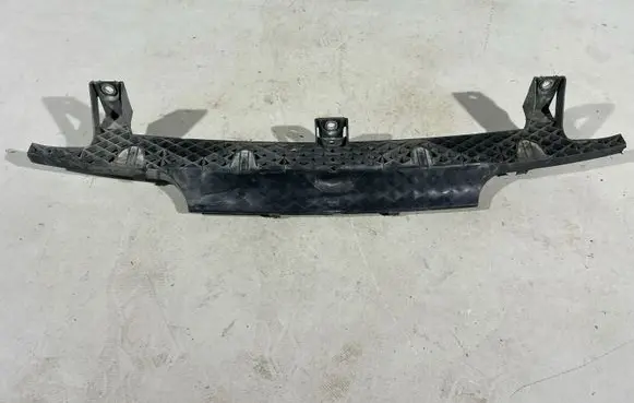 Volkswagen Touareg II Front bumper mounting bracket 7P6807200