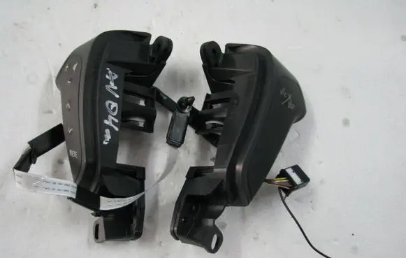 Toyota Avensis T250 Steering wheel buttons/switches 75B070