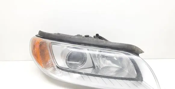 Volvo V70 Headlight/headlamp 31214348