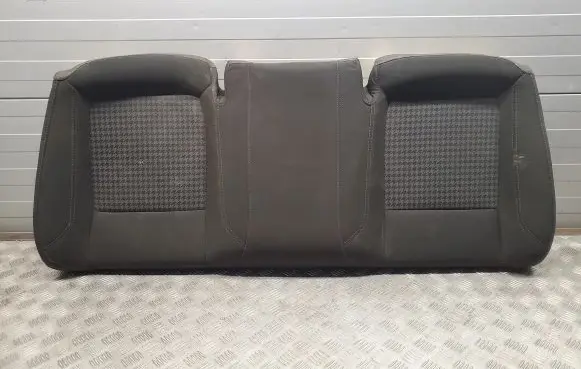 Dodge Challenger Rear seat 