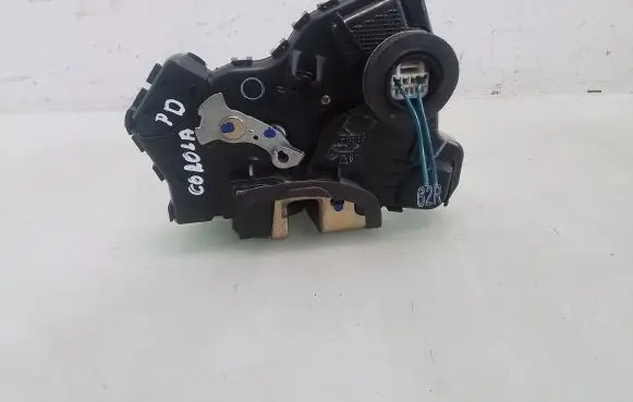 Toyota Corolla Verso E121 Front door lock