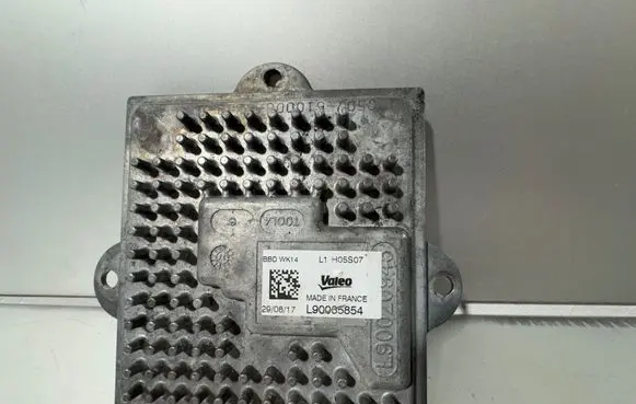 Jeep Grand Cherokee Headlight ballast module Xenon L90020949 T00L4
