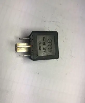 Volkswagen PASSAT B5 Other relay 443951253J