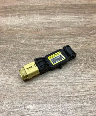 Mitsubishi Galant Airbag deployment crash/impact sensor MR587493 WithPlug