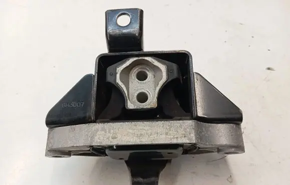 Hyundai Tucson TL Engine mount bracket 21830D3300