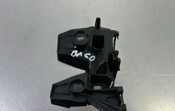 Volkswagen PASSAT B8 Rear bumper mounting bracket 3G9807484