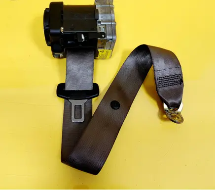 Audi A6 S6 C5 4B Rear seatbelt 040135