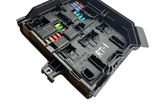 Renault Talisman Fuse module 284B67108R 3425468376