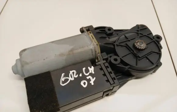 Jeep Grand Cherokee (WK) Sunroof motor/actuator 24050050 30004353B