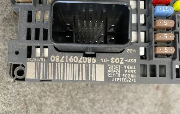 Citroen C4 II Picasso Relay mounting block 