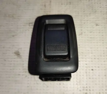 Mazda 626 Electric window control switch GE4T6638065 1988D4