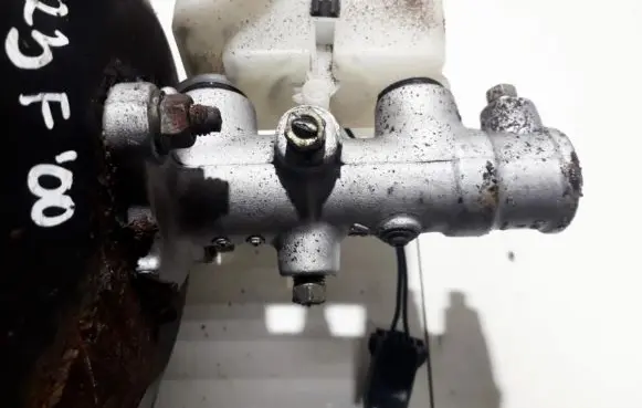 Mazda 323 F Master brake cylinder