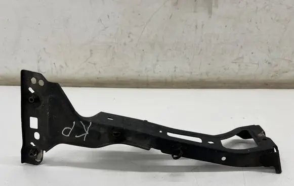 Audi A4 S4 B9 Fender mounting bracket 8W0821135