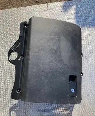 Volkswagen PASSAT B7 Glove box