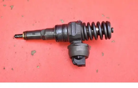 Volkswagen Golf IV Fuel injector 038130073AG