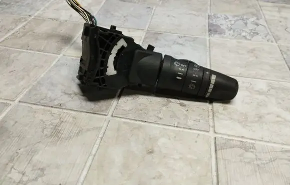 Nissan X-Trail T30 Wiper control stalk 250608H905