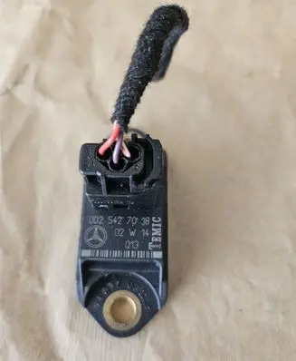 Mercedes-Benz SL R230 Airbag deployment crash/impact sensor 0025427018
