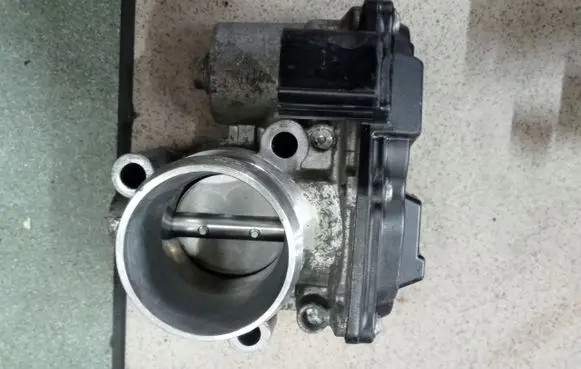 Ford C-MAX II Throttle valve 50989002