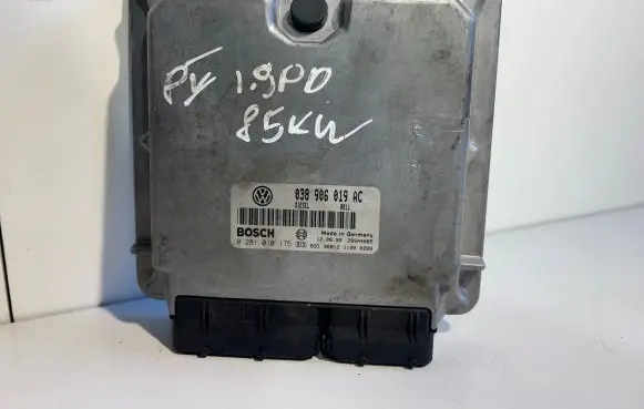 Volkswagen PASSAT B5 Engine control unit/module 038906019AC 28SA4085 0281010175