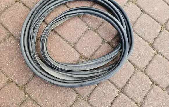 Opel Corsa E Trunk rubber seal (body)