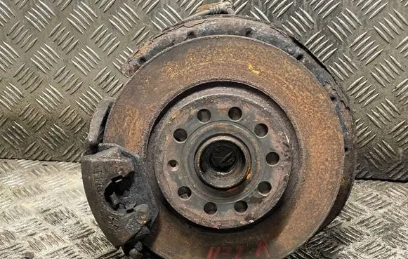 Volkswagen Golf V Front wheel hub 