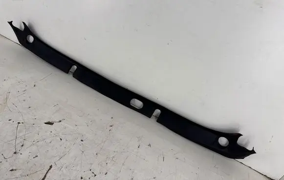 Tesla Model X Wiper trim 104788500A