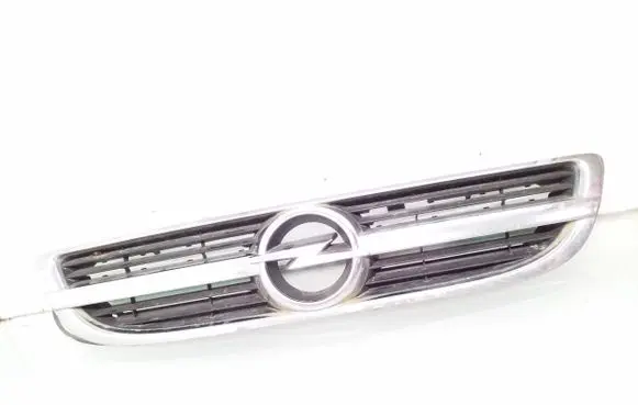 Opel Zafira A Front bumper upper radiator grill 24453538