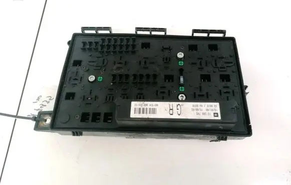 Opel Zafira B Fuse box set 13206745 5DK00866832