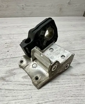 BMW 5 F10 F11 Radiator mount bracket 7186513 7211161 7207151