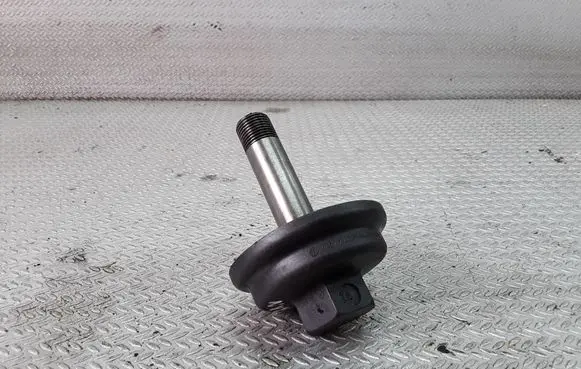 Volkswagen Touran I Oil filter cover 045117061F