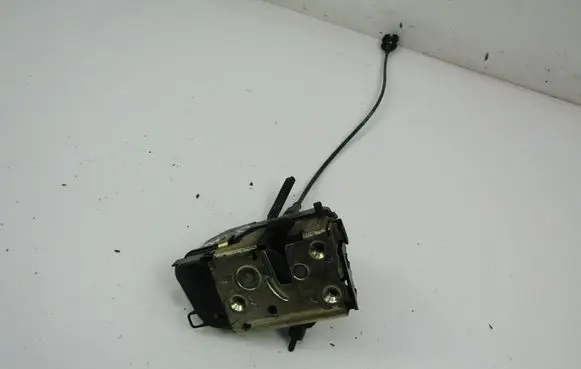 Nissan Primera Rear door lock 