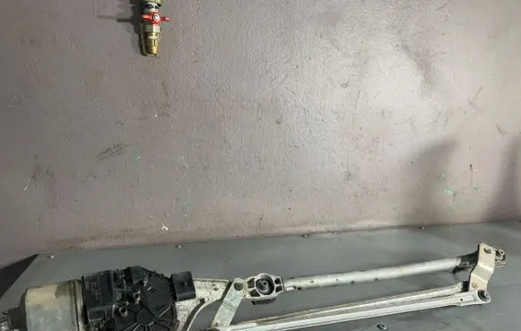 Ford Focus Front wiper linkage and motor 3397020850