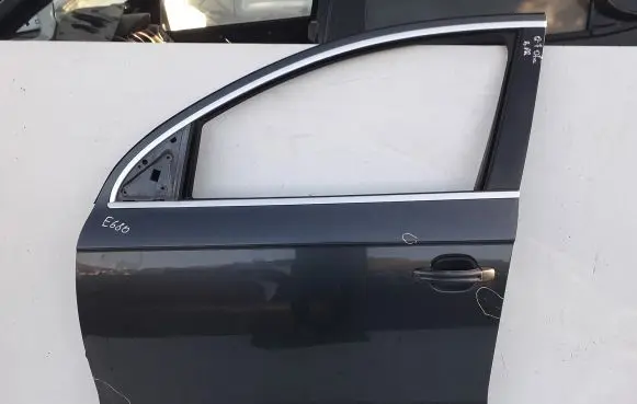 Audi Q7 4L Front door