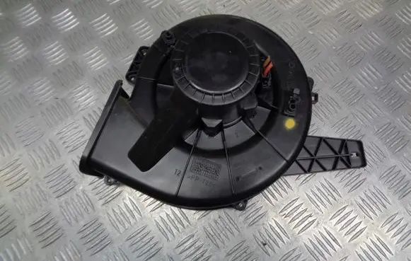 Skoda Fabia Mk1 (6Y) Front door blower motor 6Q1819015C