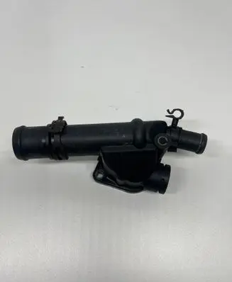 Volkswagen PASSAT B6 Engine coolant pipe/hose 03G121132B