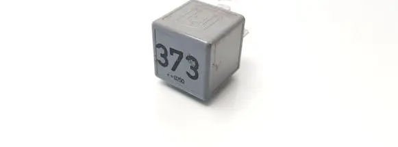 Volkswagen PASSAT B5.5 Other relay 8D0951253A