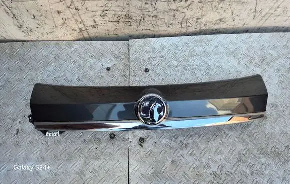 Opel Mokka X Trunk door license plate light bar 95093281