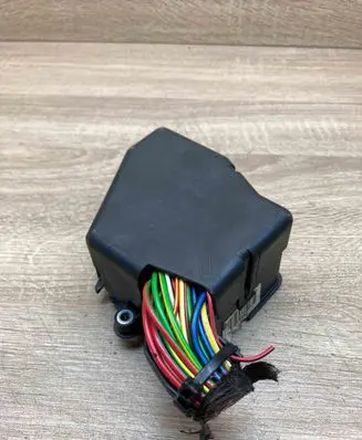 Volkswagen PASSAT B5 Fuse box set 2655752