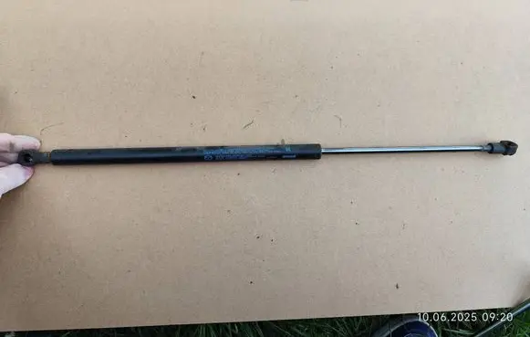 Mazda 3 II Tailgate/trunk strut/damper BBN9