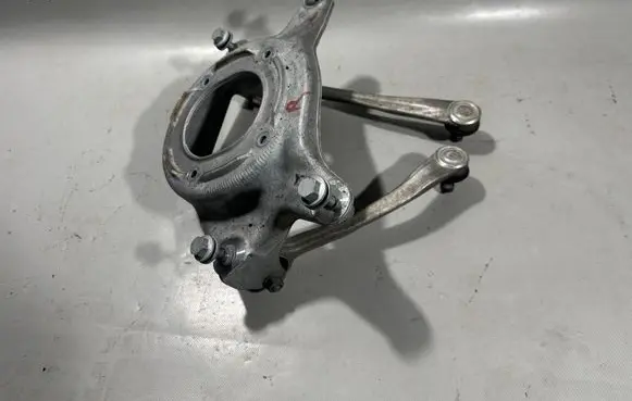 Porsche Macan (95B) Front shock absorber mounting bracket 95B412384 8K0407506P 8K0407510P
