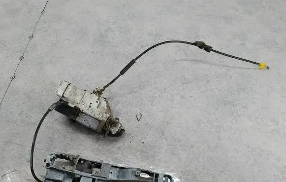 Peugeot Expert Front door lock 9681335380
